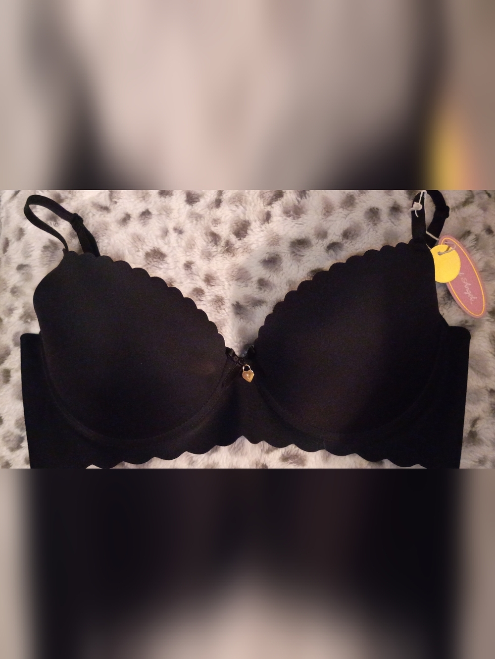 SUPER SOFT 36D Black Scallop Edge Push-Up Bra with 💛 Heart Charm
